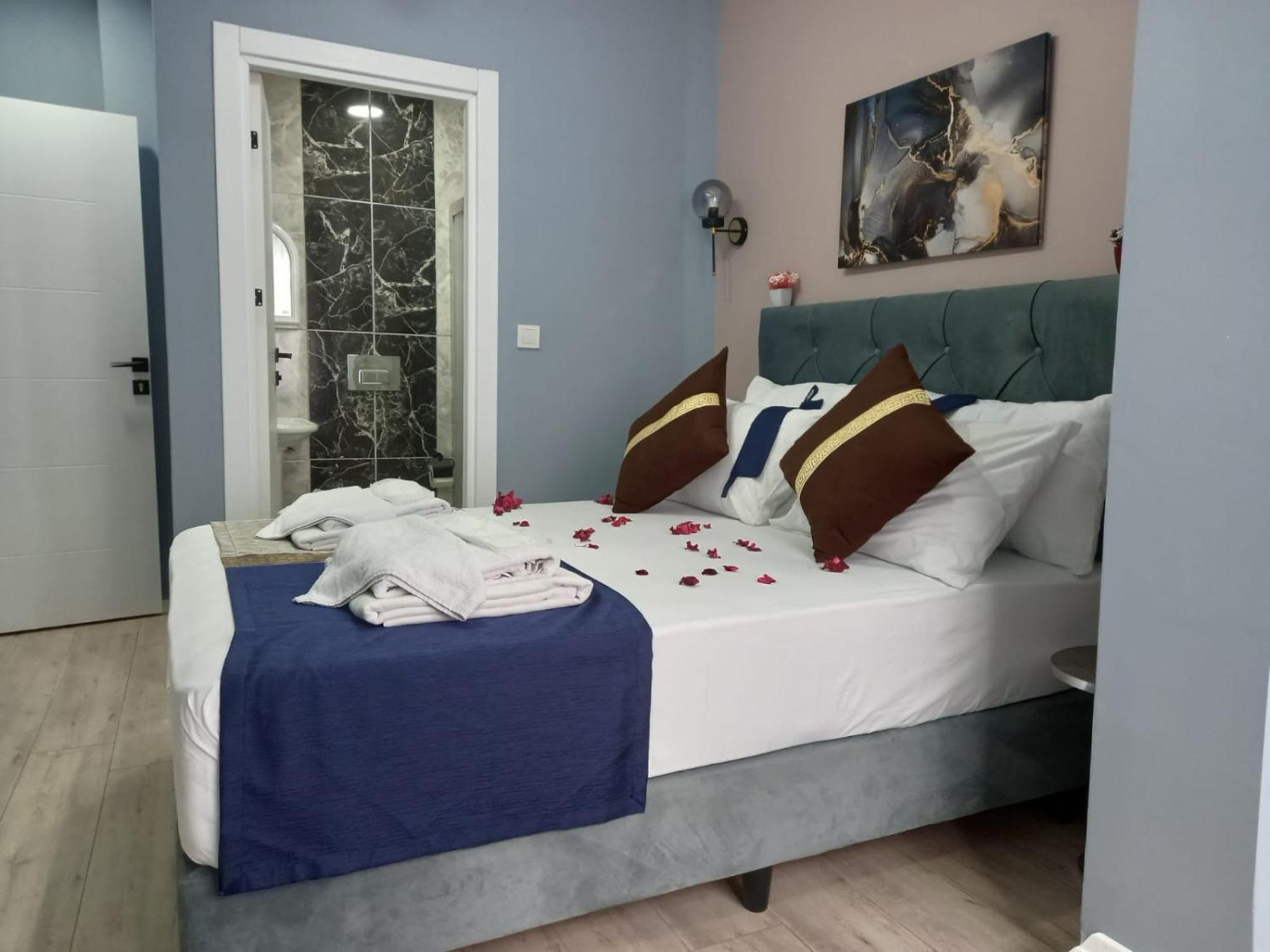 לינה וארוחת בוקר Emirhan Hotel, Sultanahmet 3*